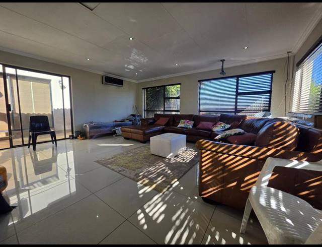 4 BEDROOM HOUSE FOR SALE IN BASSONIA ROCK